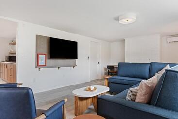 Отель Greyfinch Chatham Inn