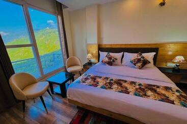 酒店 Pinerock Resort, Mussoorie ! Luxury Rooms ! Mountain View ! Open Terrace ! Cafe