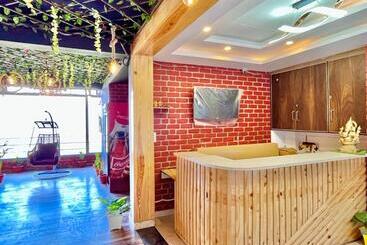酒店 Pinerock Resort, Mussoorie ! Luxury Rooms ! Mountain View ! Open Terrace ! Cafe