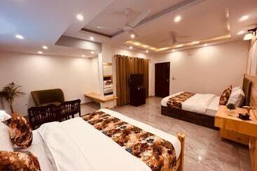 酒店 Pinerock Resort, Mussoorie ! Luxury Rooms ! Mountain View ! Open Terrace ! Cafe