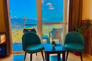 酒店 Pinerock Resort, Mussoorie ! Luxury Rooms ! Mountain View ! Open Terrace ! Cafe
