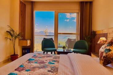 酒店 Pinerock Resort, Mussoorie ! Luxury Rooms ! Mountain View ! Open Terrace ! Cafe
