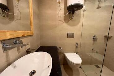 酒店 Pinerock Resort, Mussoorie ! Luxury Rooms ! Mountain View ! Open Terrace ! Cafe
