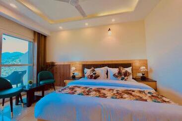 酒店 Pinerock Resort, Mussoorie ! Luxury Rooms ! Mountain View ! Open Terrace ! Cafe