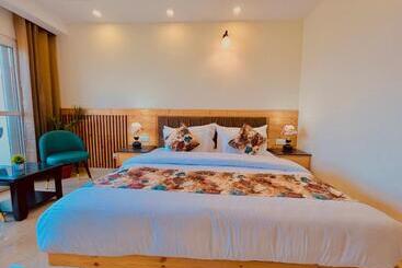 酒店 Pinerock Resort, Mussoorie ! Luxury Rooms ! Mountain View ! Open Terrace ! Cafe