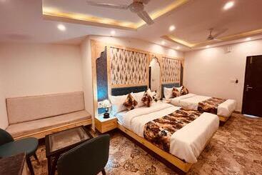 酒店 Pinerock Resort, Mussoorie ! Luxury Rooms ! Mountain View ! Open Terrace ! Cafe