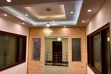 酒店 Pinerock Resort, Mussoorie ! Luxury Rooms ! Mountain View ! Open Terrace ! Cafe