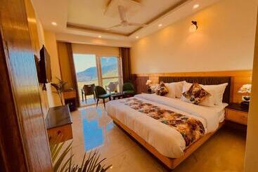 酒店 Pinerock Resort, Mussoorie ! Luxury Rooms ! Mountain View ! Open Terrace ! Cafe
