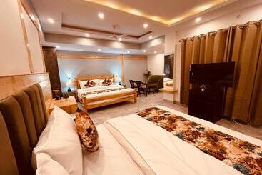 酒店 Pinerock Resort, Mussoorie ! Luxury Rooms ! Mountain View ! Open Terrace ! Cafe