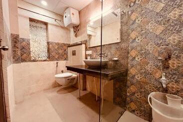 酒店 Pinerock Resort, Mussoorie ! Luxury Rooms ! Mountain View ! Open Terrace ! Cafe