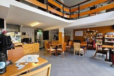 Traveler Hostel
