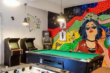 Traveler Hostel