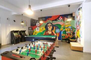 Traveler Hostel