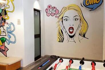 Traveler Hostel