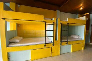 هاستل Room By The Bay
