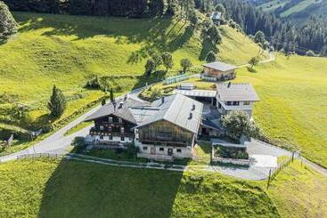 هتل Ferienwohnung Hartlgut