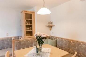 هتل Ferienwohnung Hartlgut