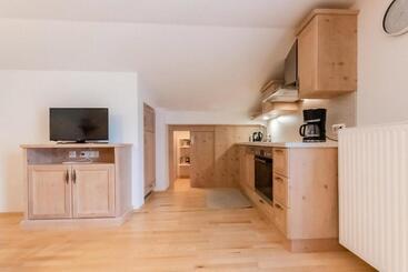 هتل Ferienwohnung Hartlgut