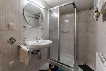هتل Ferienwohnung Hartlgut