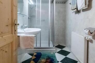 هتل Ferienwohnung Hartlgut