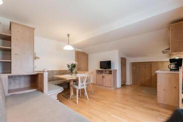 هتل Ferienwohnung Hartlgut