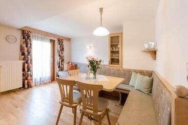 هتل Ferienwohnung Hartlgut