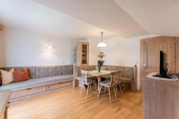 هتل Ferienwohnung Hartlgut