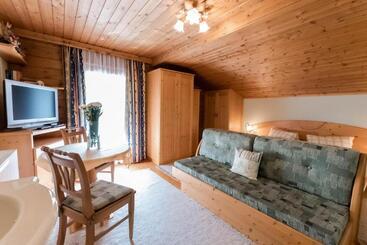 هتل Ferienwohnung Hartlgut