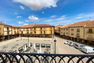 هتل Hostal Ainoa