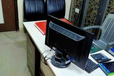 هتل Oyo 81187 Maharaja