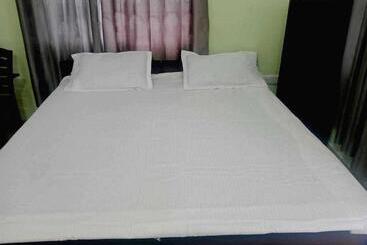 هتل Oyo 81211 Ss Guest House