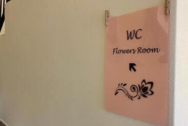 Pension 1912   Flowers Room   Budget For Young