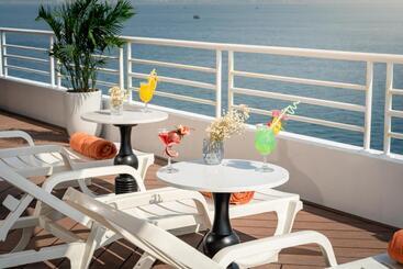 استراحتگاه Catherine Cruises Ha Long Bay