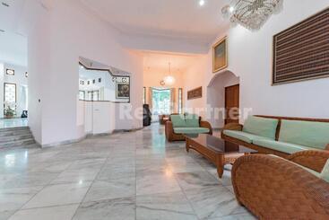 هتل Biru Homestay Bandung Mitra Reddoorz