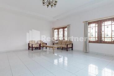 هتل Biru Homestay Bandung Mitra Reddoorz