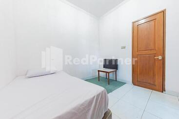 هتل Biru Homestay Bandung Mitra Reddoorz