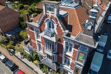 בית מלון כפרי Le Chat Qui Dort   Villa Gounod