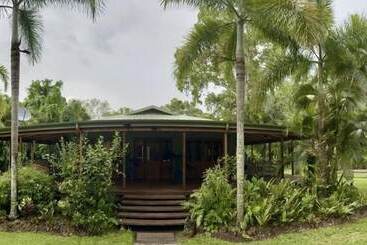 민박 Paperbark Retreat