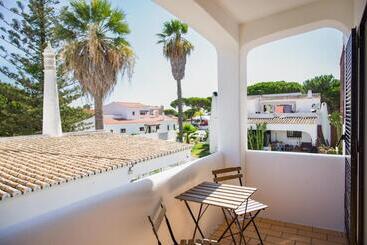 تختخواب و صبحانه Wakeup Villa