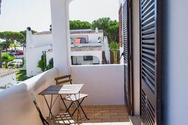 تختخواب و صبحانه Wakeup Villa