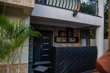 هتل Brynx Haven   Adenta, Accra