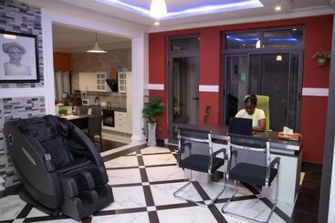 هتل Brynx Haven   Adenta, Accra