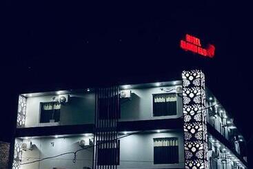 هتل Oyo 81207 Elginn Blu  And Restaurant