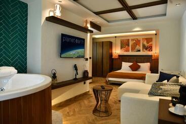 Parmos Otel
