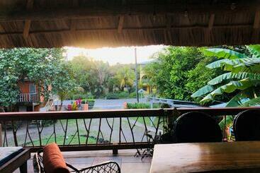 هاستل Coral Cove Inn