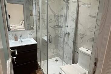 تختخواب و صبحانه Alina Boutique Living