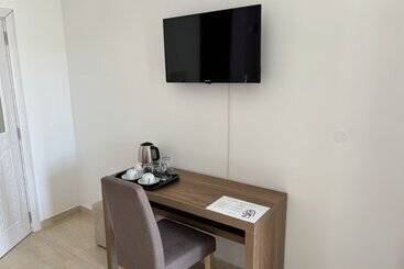 تختخواب و صبحانه Alina Boutique Living