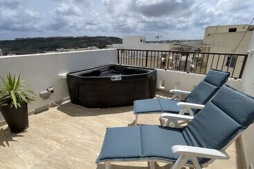 تختخواب و صبحانه Alina Boutique Living