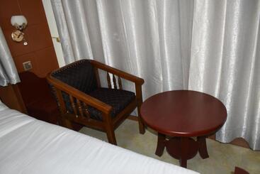تختخواب و صبحانه Bwami Dubai Hotel Kasulu