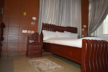 تختخواب و صبحانه Bwami Dubai Hotel Kasulu